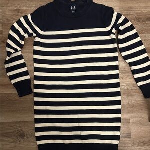 GAP Women's Striped Navy and Cream Sweater